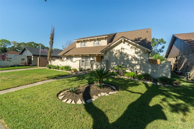 view of front of property featuring a front lawn