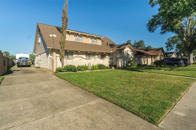 view of front of house with a front yard