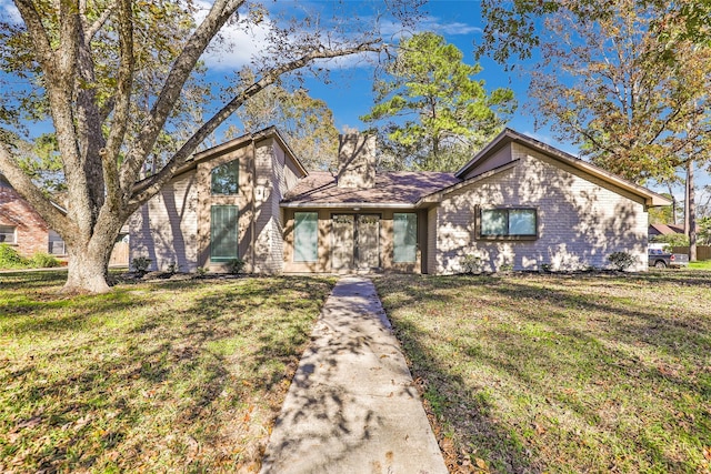 view of front of property with a front yard