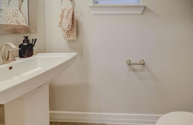 bathroom featuring sink