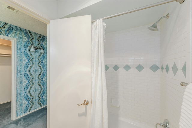 bathroom featuring shower / tub combo