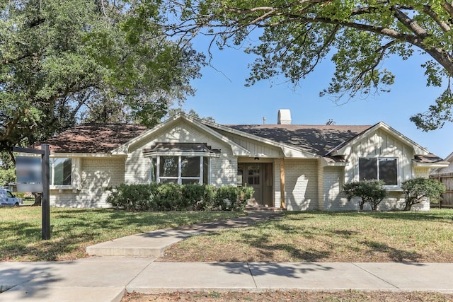 single story home featuring a front yard