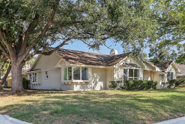 ranch-style house featuring a front yard