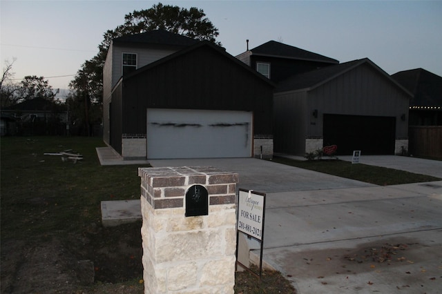 view of front facade featuring a garage