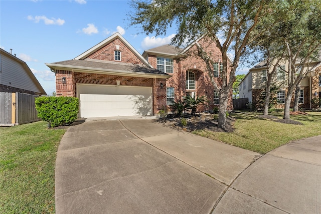 view of front of property featuring a front lawn