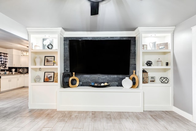 room details with decorative backsplash, built in shelves, hardwood / wood-style flooring, and ceiling fan