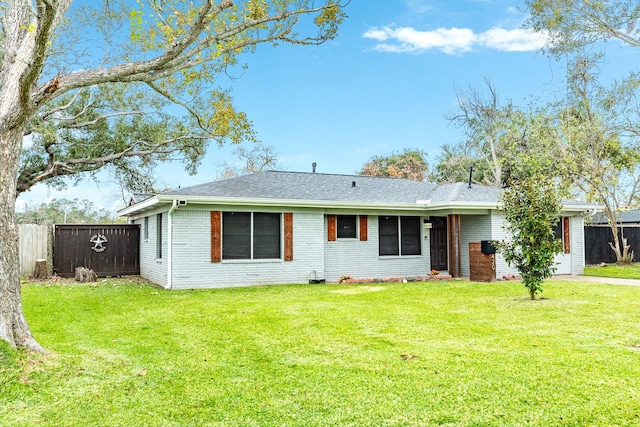 view of front of house featuring a front yard