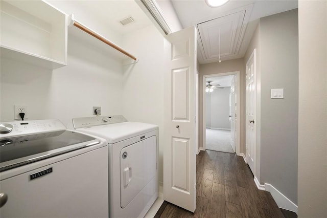 washroom with washing machine and dryer, ceiling fan, and dark hardwood / wood-style flooring