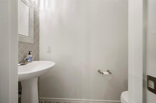 bathroom featuring toilet and sink