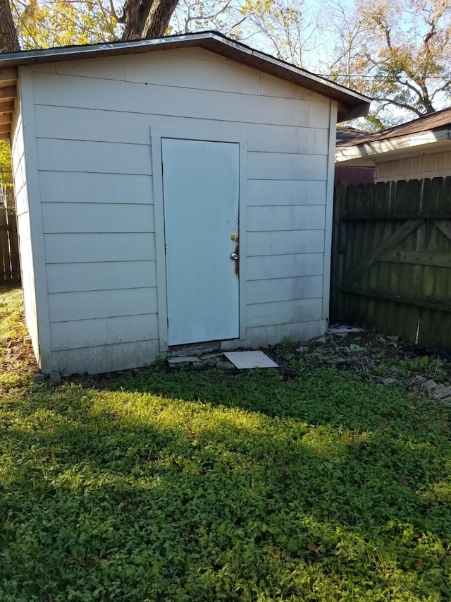 view of outdoor structure