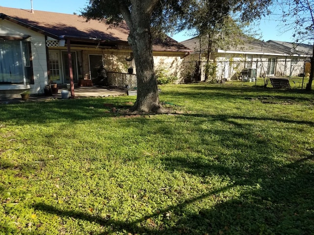 view of yard with a patio