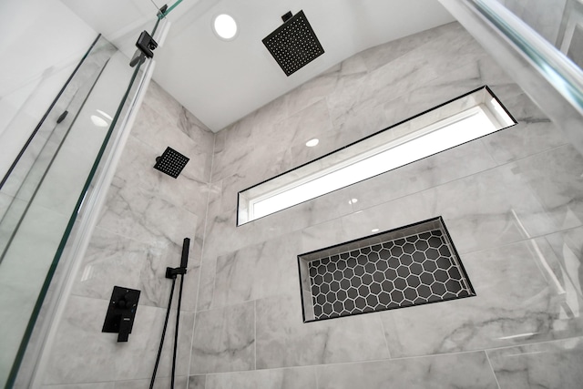 details featuring tiled shower