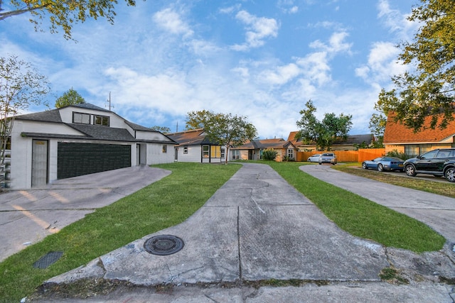 view of front of house featuring a front lawn and a garage