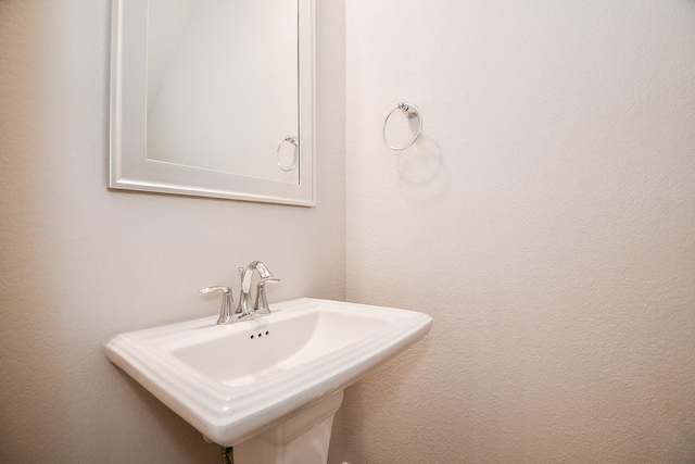 bathroom featuring sink