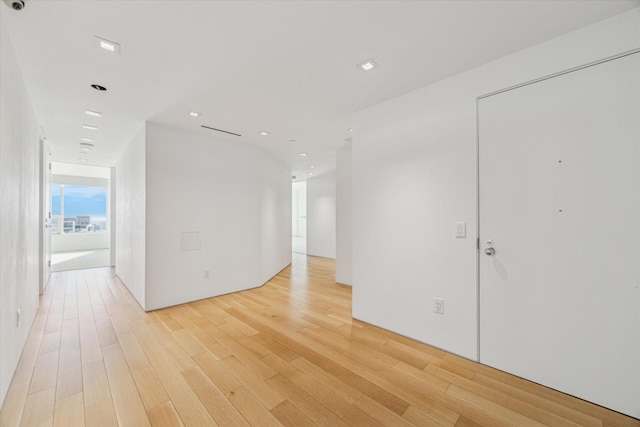 empty room featuring light hardwood / wood-style floors and floor to ceiling windows