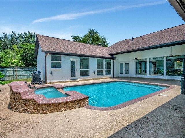 view of swimming pool with an in ground hot tub and ceiling fan