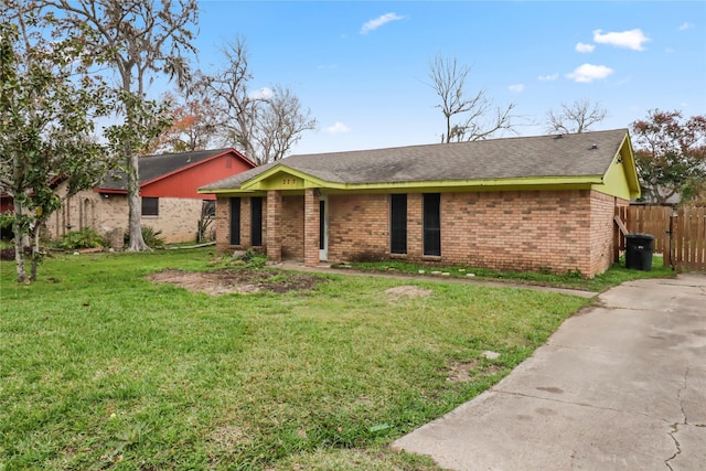 single story home featuring a front lawn