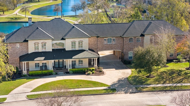 view of front of home with a front lawn