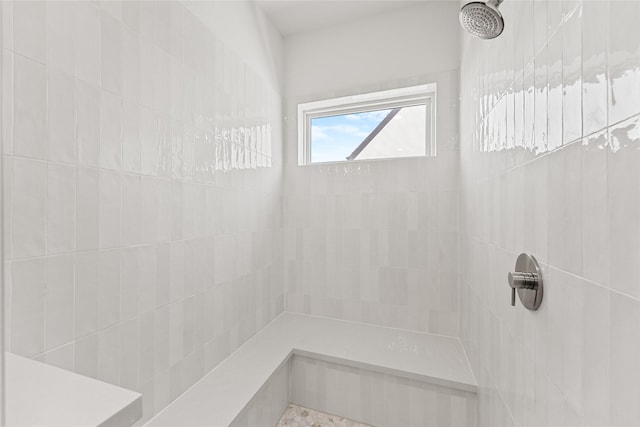 bathroom featuring a tile shower