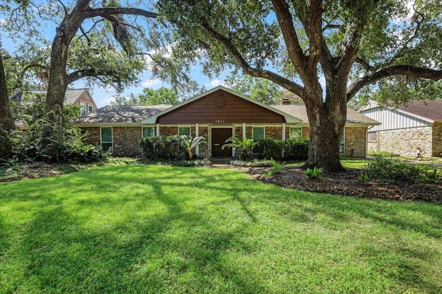 ranch-style house with a front yard