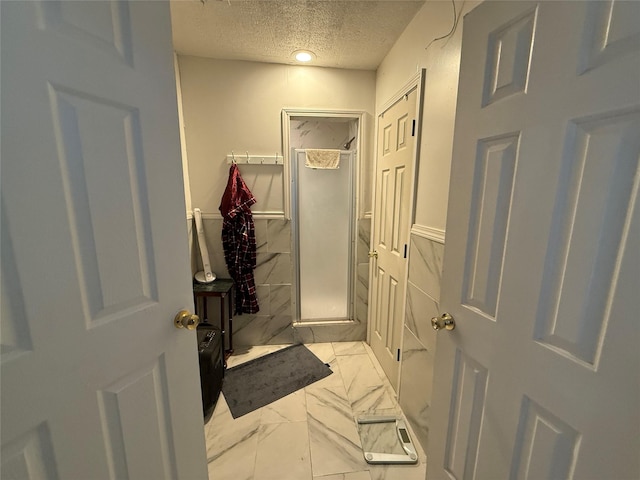 bathroom featuring a textured ceiling