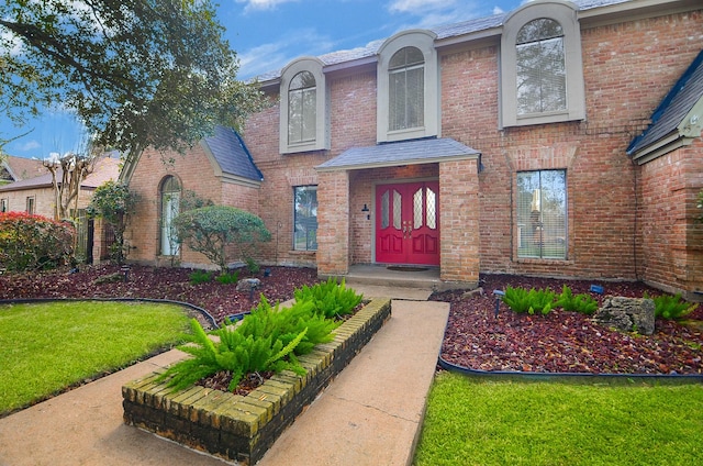 view of front of house with a front yard