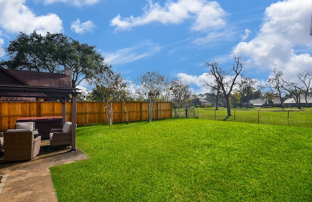 view of yard with a jacuzzi