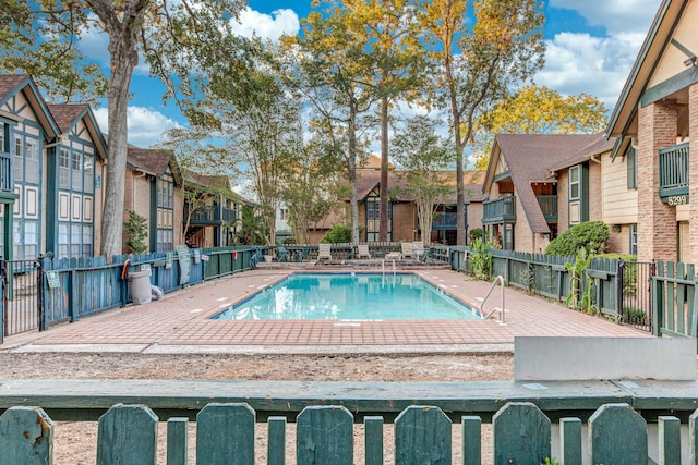 view of swimming pool