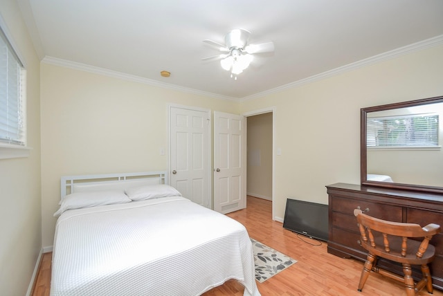 bedroom featuring ceiling fan, light wood-type flooring, and crown molding