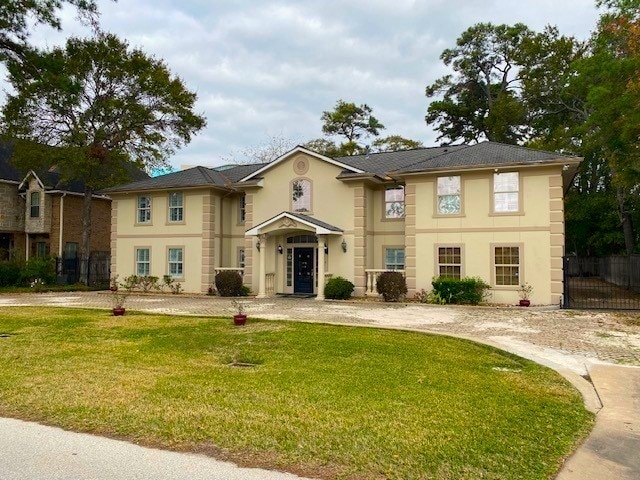 view of front of home with a front lawn