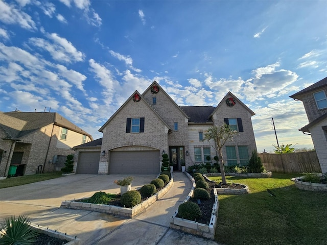 view of front facade featuring a front lawn