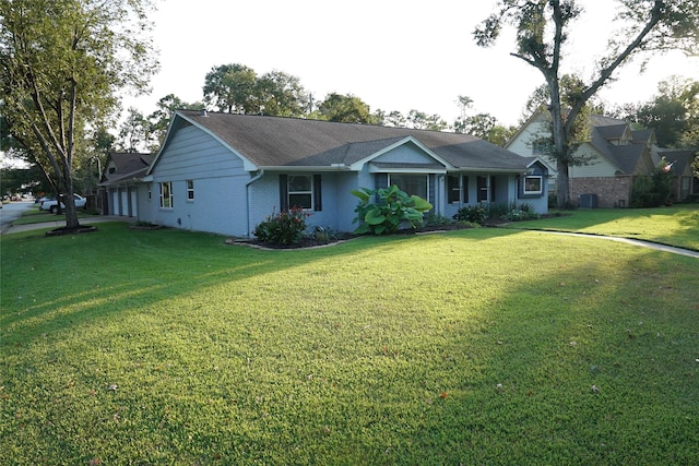 ranch-style house featuring a front yard