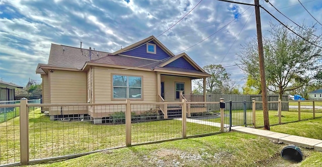 view of front of home with a front lawn