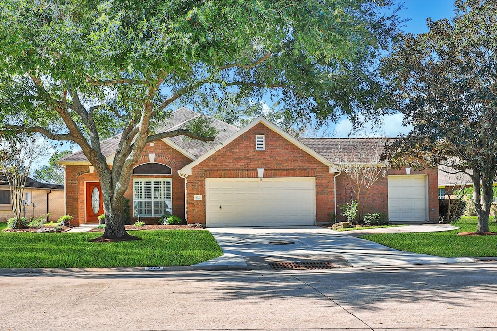 view of front facade with a garage and a front yard