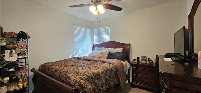 bedroom featuring ceiling fan