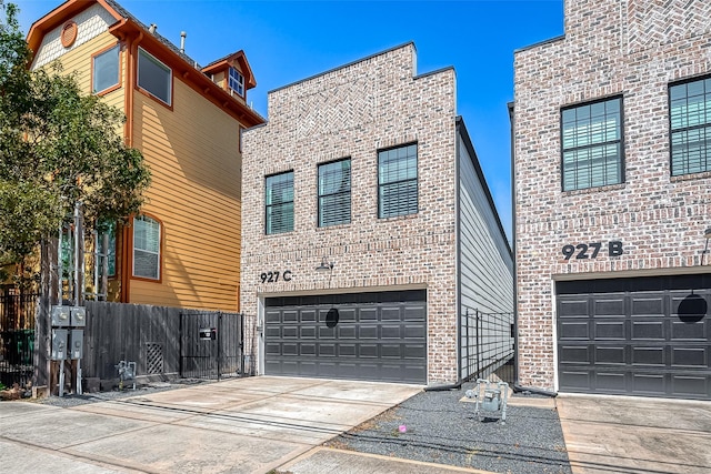 view of front facade featuring a garage