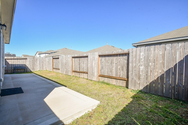 view of yard with a patio area