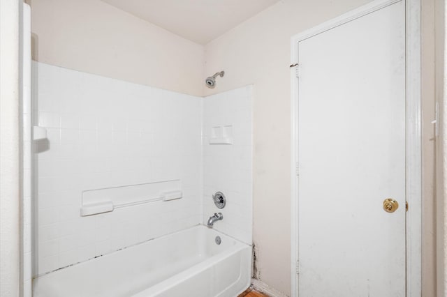 bathroom featuring shower / bathing tub combination