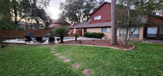 view of yard featuring a patio