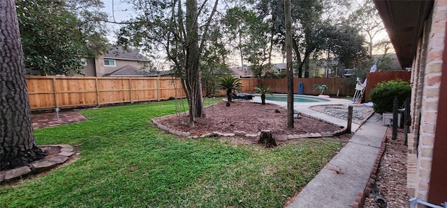 view of yard featuring a fenced in pool