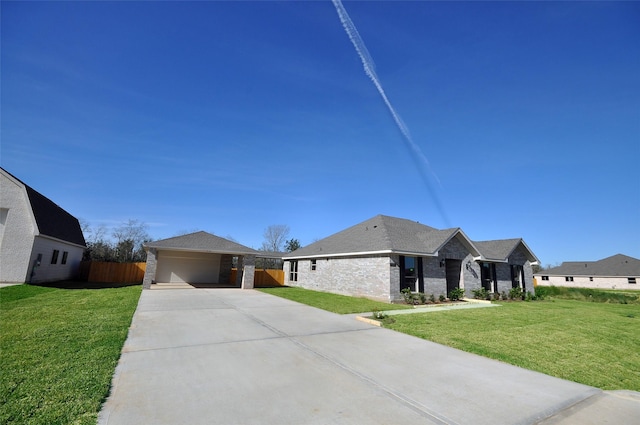 view of front of property featuring a front yard and a garage