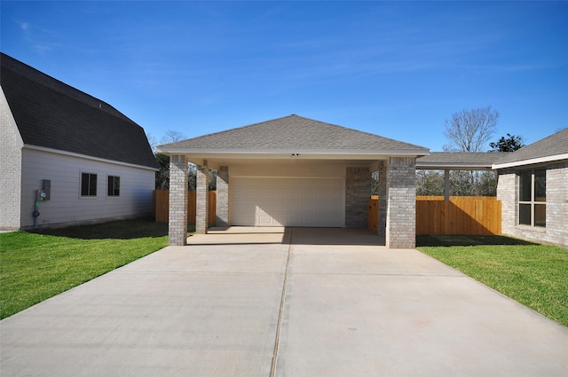 view of front of property featuring an outdoor structure and a front lawn