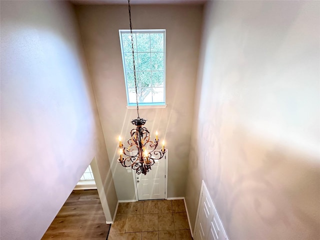 entryway with an inviting chandelier