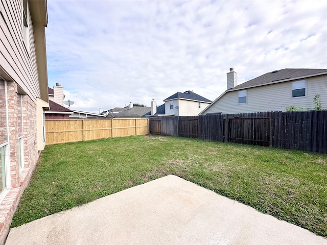 view of yard featuring a patio