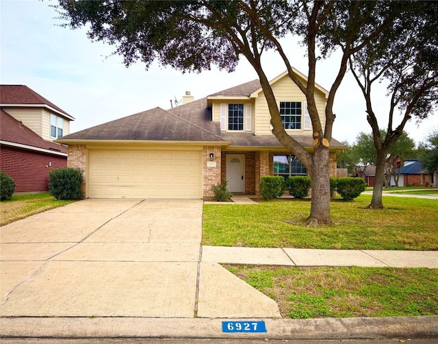 view of front facade featuring a garage and a front yard