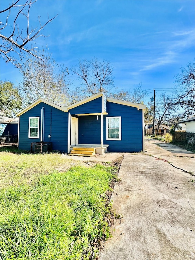 view of front of property