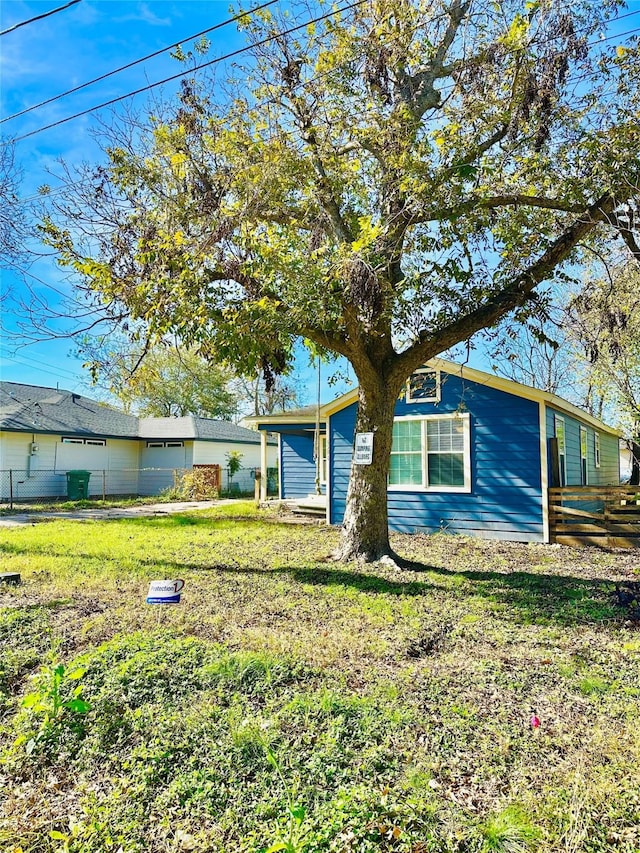 view of front of property