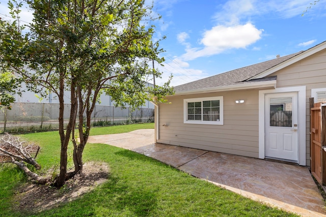 view of yard featuring a patio