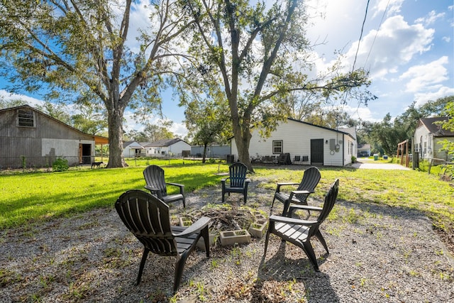 view of yard featuring a fire pit