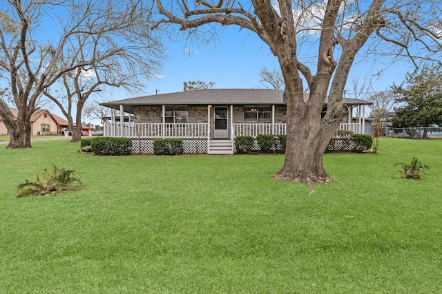 view of front facade with a front yard and covered porch